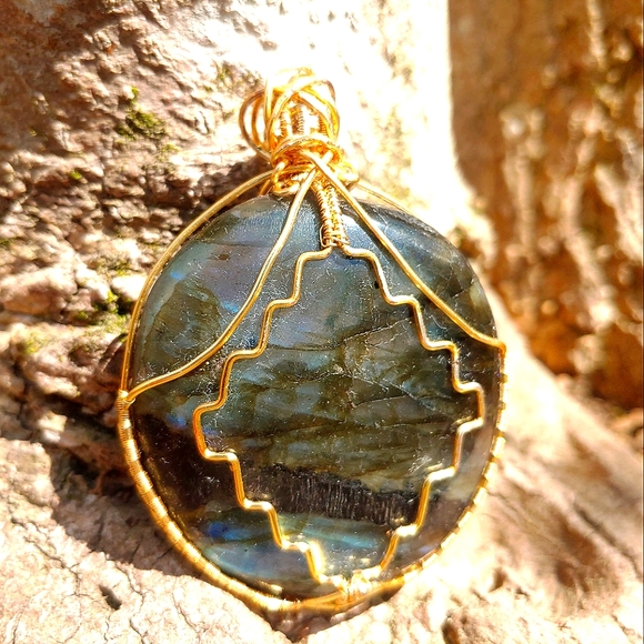 Large pendant - Picture 11 of 16